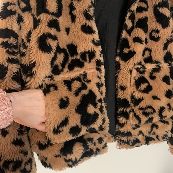 Avec Les Filles |cheetah faux fur bomber jacket - Picture 8 of 10